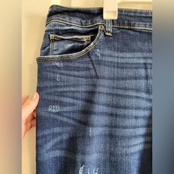 Universal Thread ~ Distressed Jeans ~ Size 22W ~ Universal Thread! - Picture 4 of 11